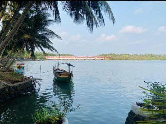Green Island Homestay Riverside Kozhikode Exterior photo