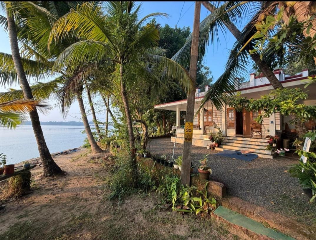 Green Island Homestay Riverside Kozhikode Exterior photo